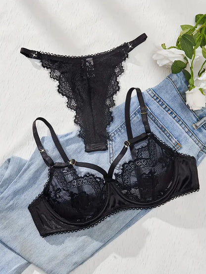 Ensemble de lingerie en dentelle pour femme, comprenant un soutien-gorge sexy à armatures et une culotte assortie. Le tissu tricoté de couleur unie et la dentelle contrastée élégant et séduisant