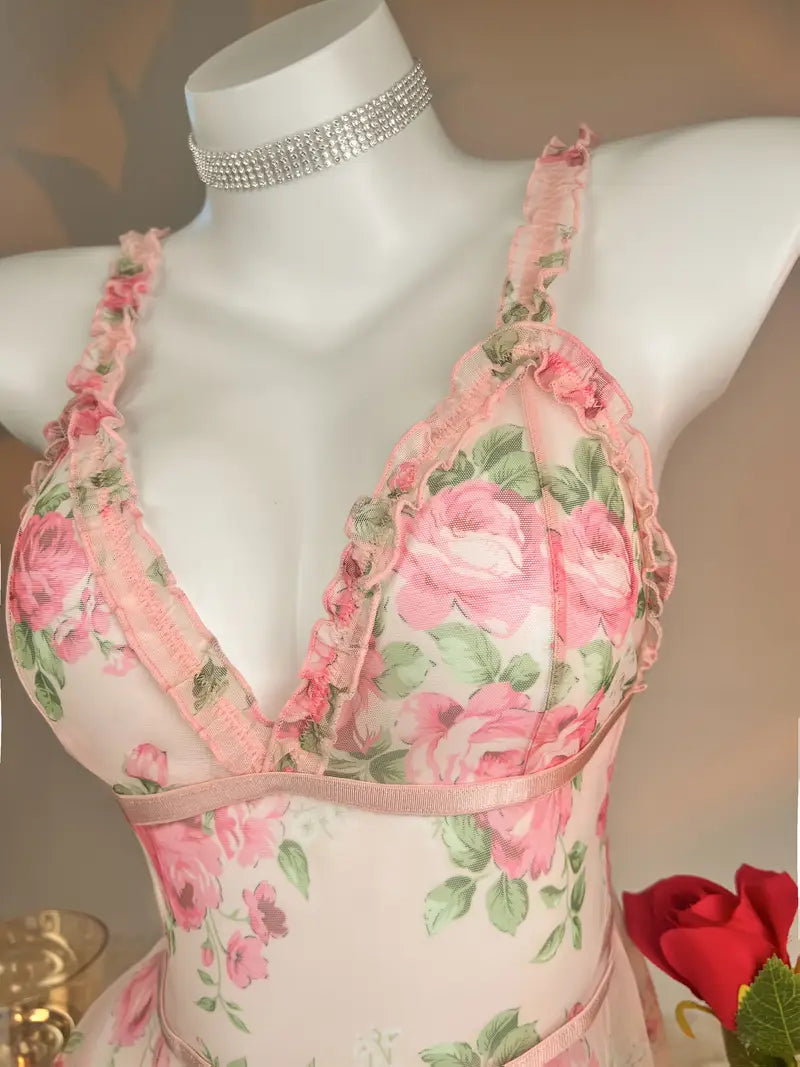 Ensemble de lingerie grande taille à la fois sexy et raffiné, comprenant un body string avec un imprimé floral délicat