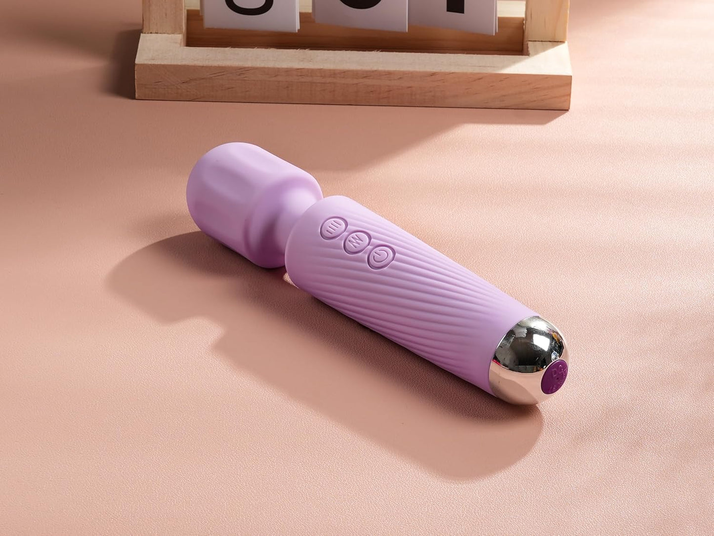 Vibromasseur clitoridien puissant, conçu pour offrir une stimulation intense avec 8 niveaux de puissance et 20 modes de vibration.