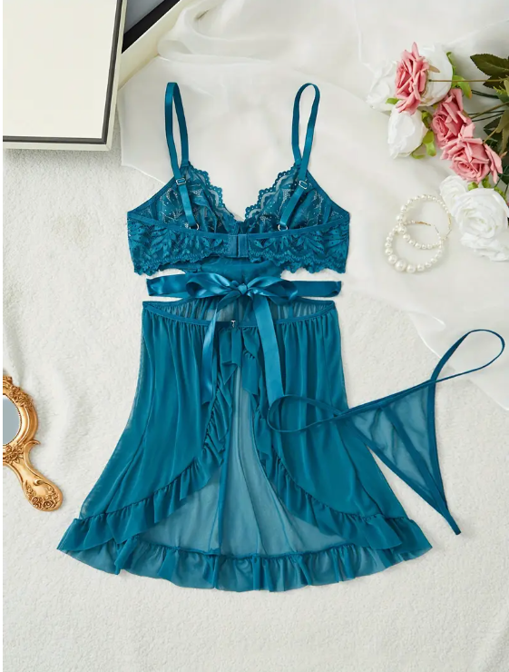 Ensemble lingerie sexy pour femme : robe en dentelle ajourée avec nœud papillon, bretelles spaghetti, ourlet à volants et string assorti, idéal pour des vêtements de nuit sensuels.