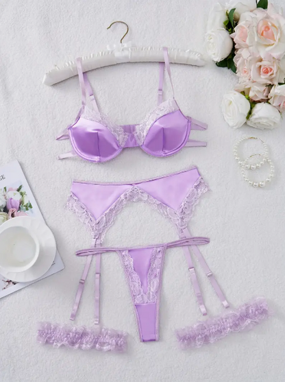 Ensemble de lingerie en satin tendance pour l'automne et l'hiver, comprenant un soutien-gorge en dentelle, un string, des porte-jarretelles, et deux anneaux de pied