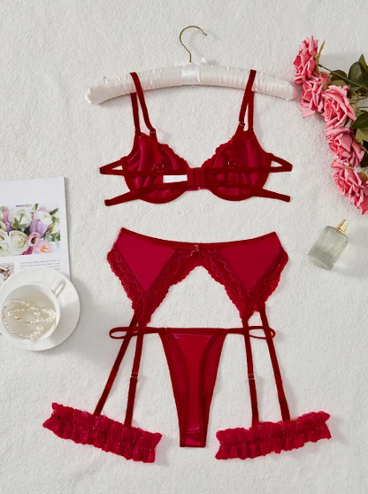 Ensemble de lingerie en satin tendance pour l'automne et l'hiver, comprenant un soutien-gorge en dentelle, un string, des porte-jarretelles, et deux anneaux de pied