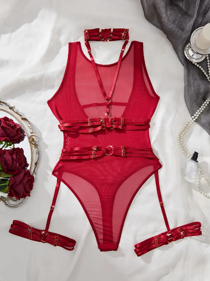 Lingerie audacieuse mêlant élégance européenne et américaine, cette pièce allie une ceinture et un collier en cuir avec un design lacé sophistiqué